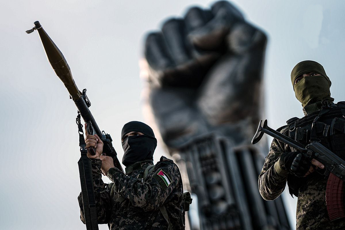 Palestinski borci na vojnoj paradi